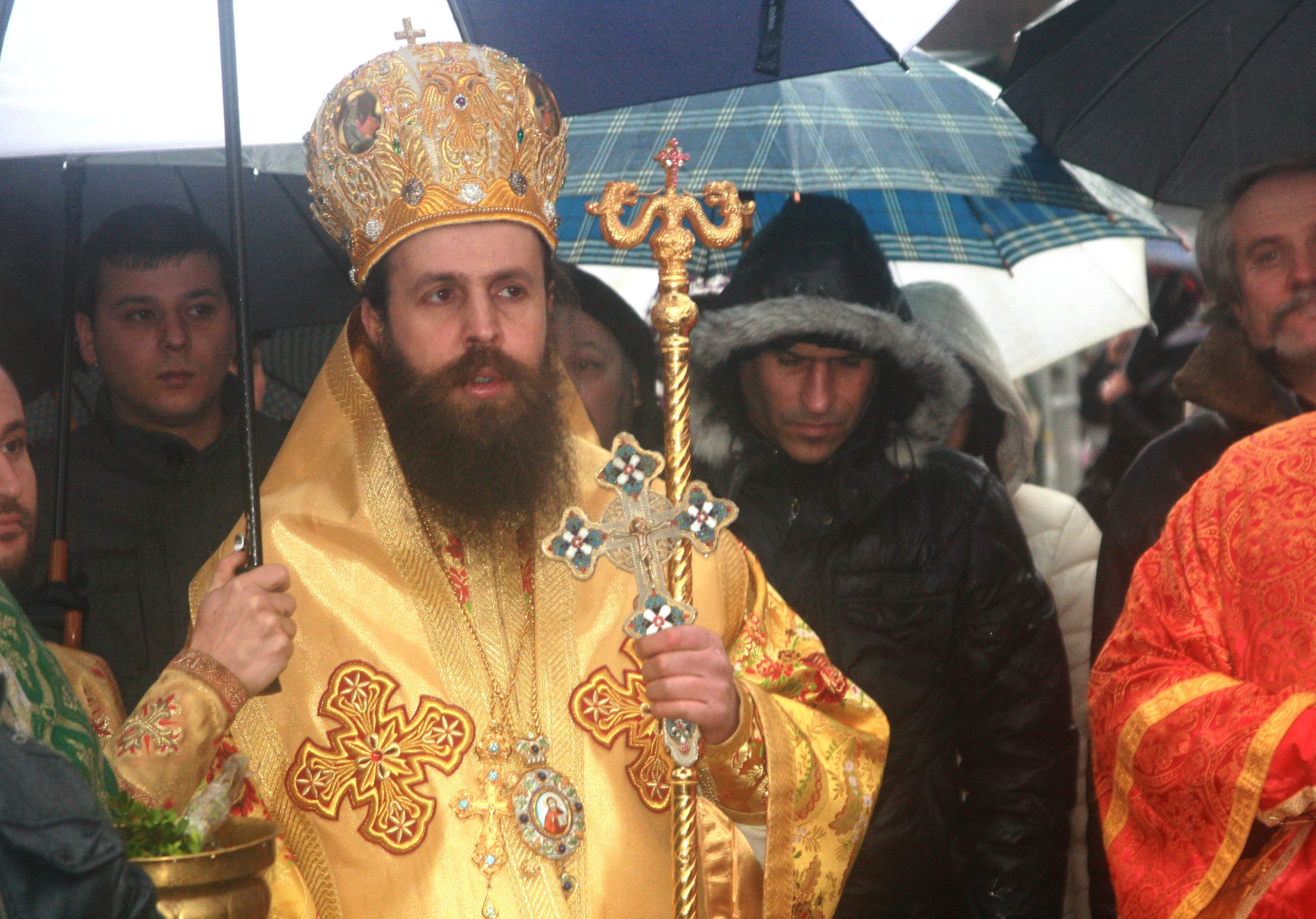 Бой до кръв за Богоявленския кръст в Благоевград