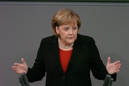 Меркел поиска спешни мерки в еврозоната