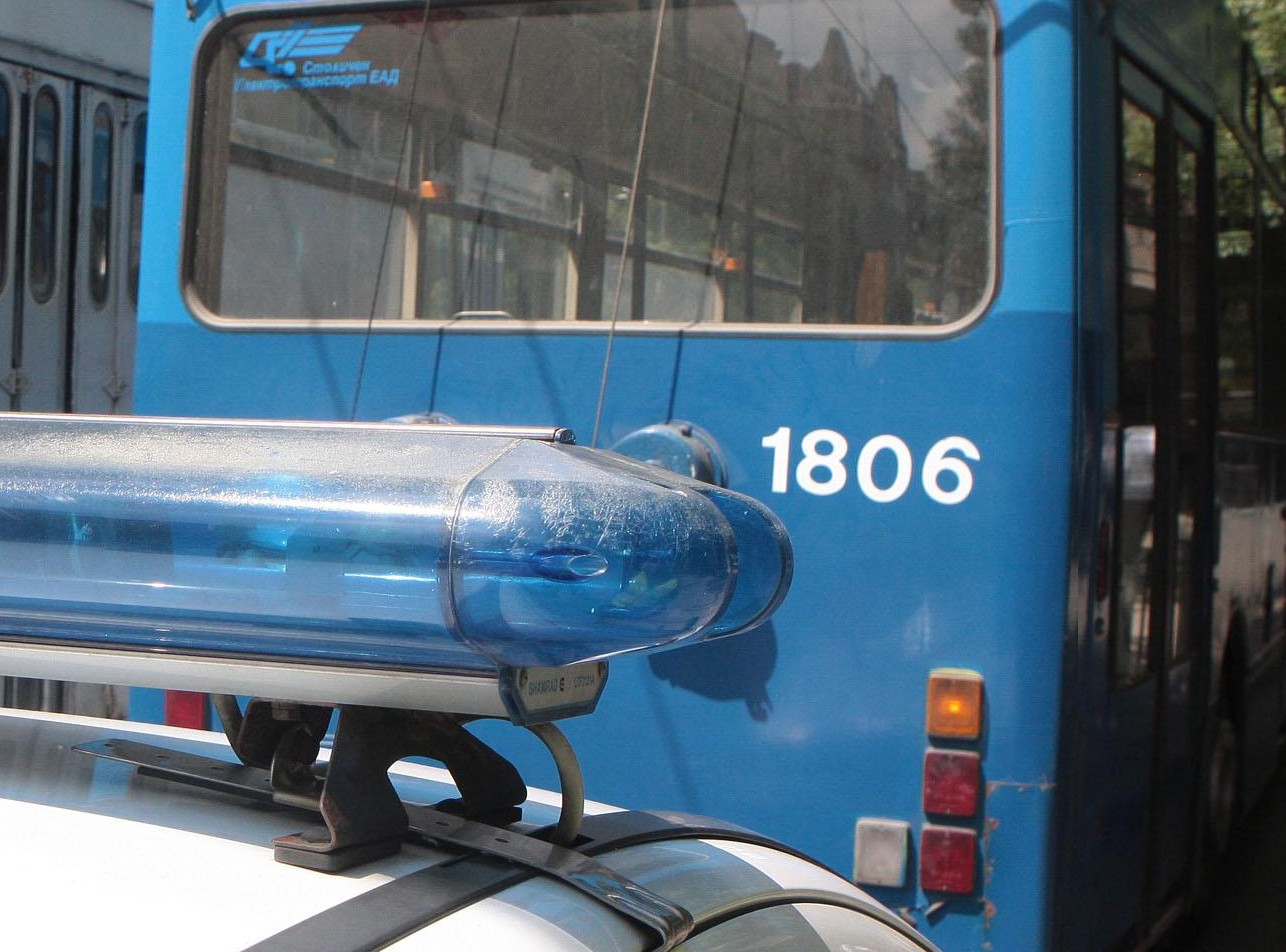 Шофьор на тролейбус се хвърли от моста &quot;Чавдар” пред очите на пътниците
