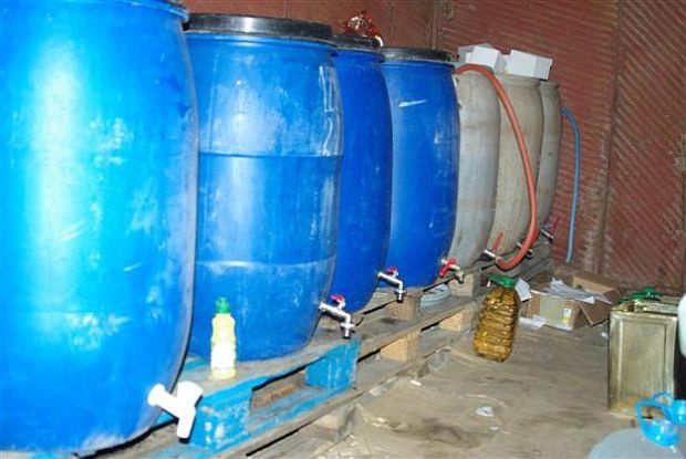 Пловдивски парфюмеристи крият 3800 литра спирт 