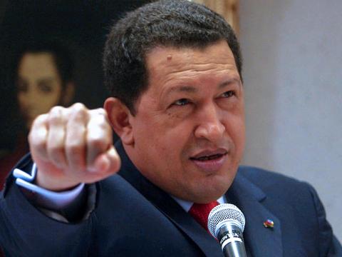 Уго Чавес ще национализира банки