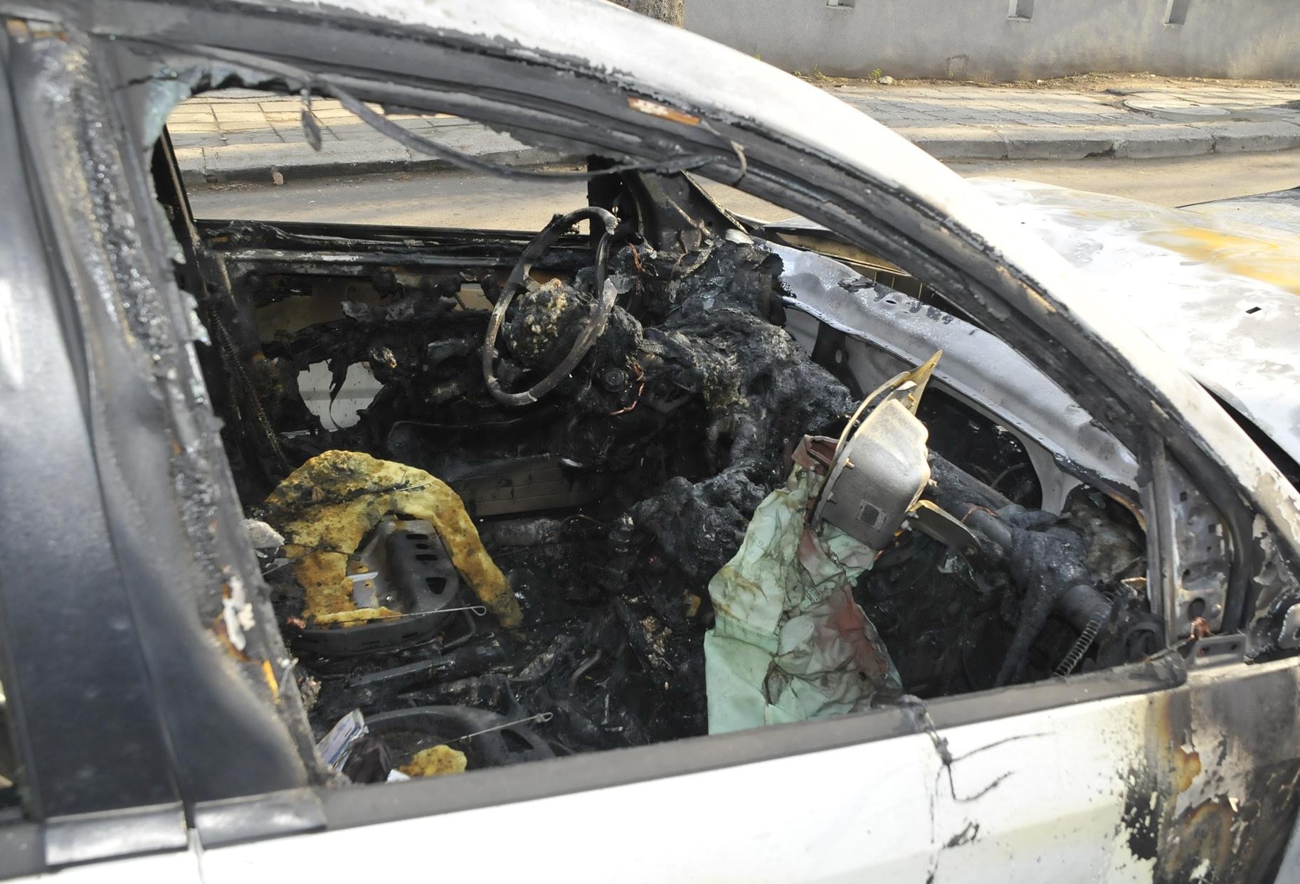 Жена уби и изгори бивш любовник в колата му