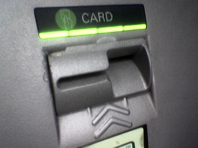 Студът блокира някои видове банкомати
