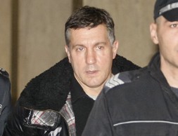 Нежната душа Кленовски остава в ареста