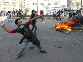 Загинаха демонстранти при сблъскване с полицията в египетския Суец