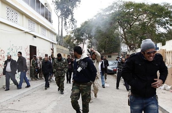 Сирийци нападнаха руското посолството в Триполи