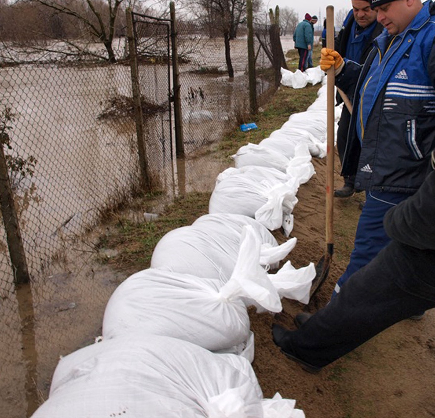 Италия и Полша ни дават помощ за потопа