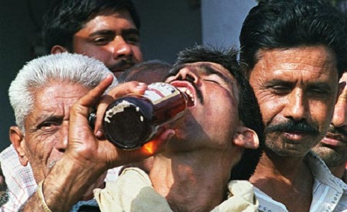 Алкохол менте убива в Индия