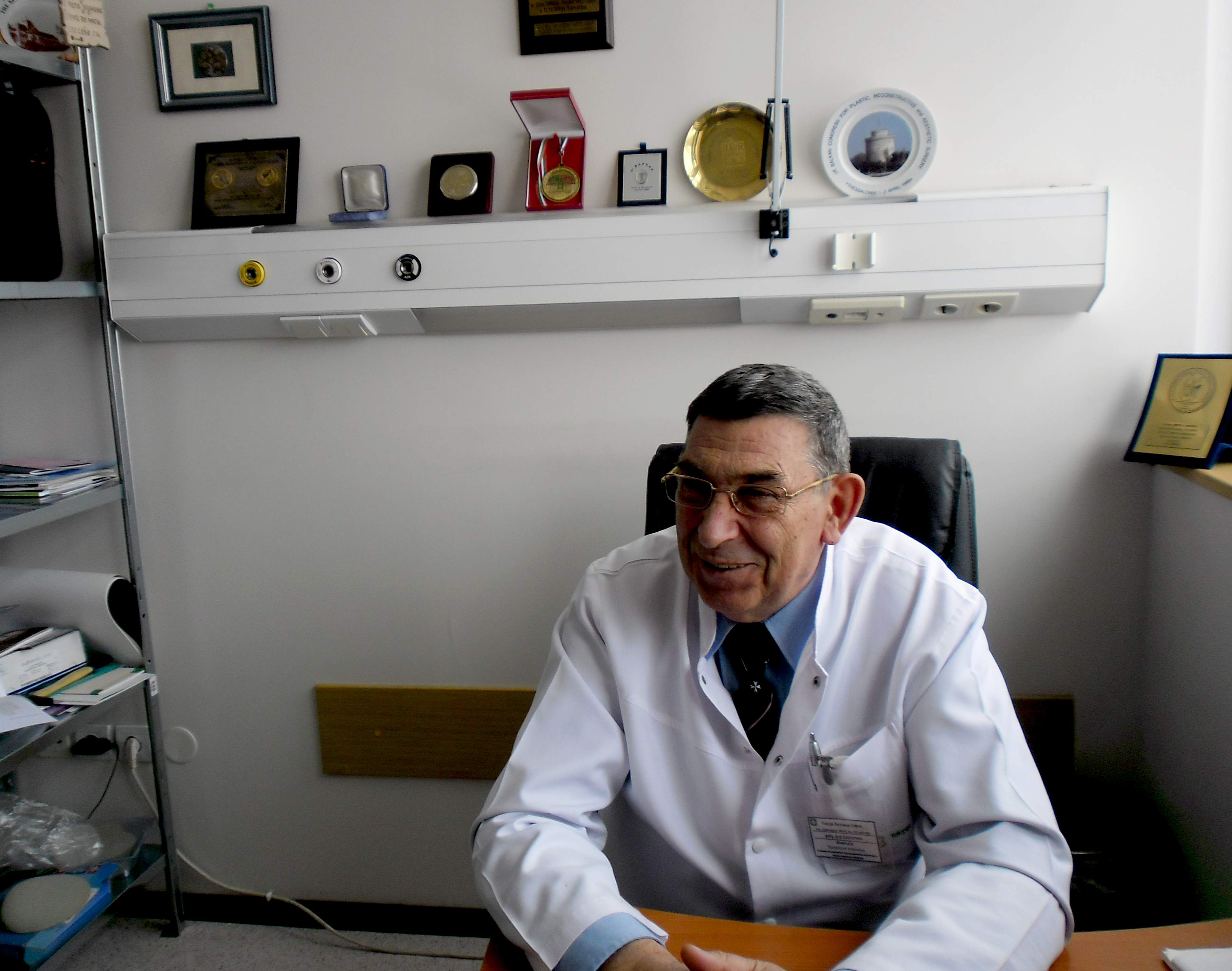Доц. д-р Димитър Евстатиев: Заради гръмнали силикони ще изгърмят и клиники