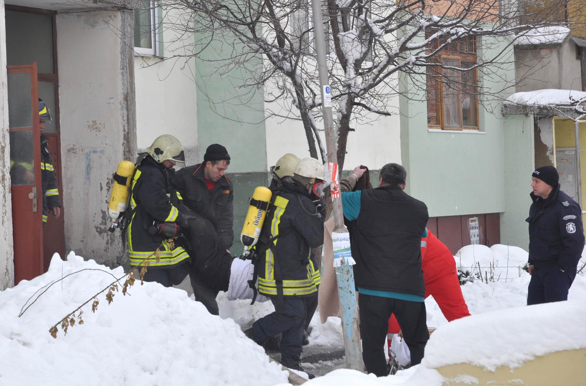 Евакуираните от пожара в Благоевград се прибират вкъщи