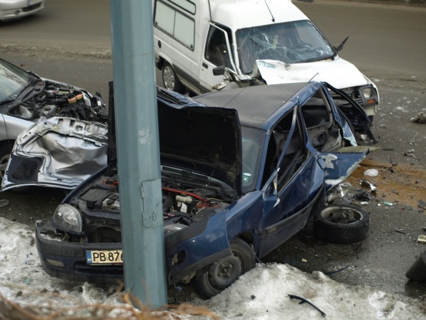 Тийнейджърка ранена при жестока катастрофа в Пловдив