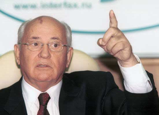 Горбачов: Путин да започне политически промени