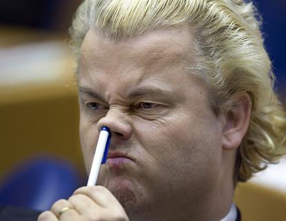 Външно иска холандският премиер да се разграничи от антибългарския сайт