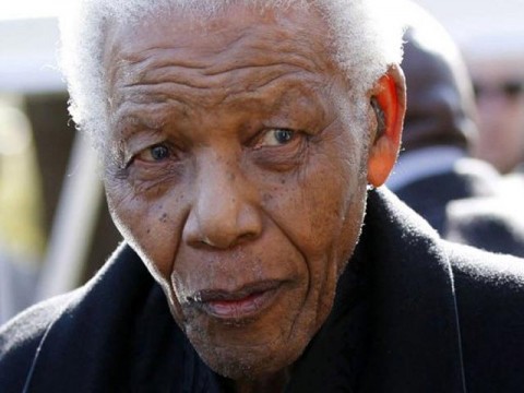 Вкарали видеокамери в корема на Нелсън Мандела
