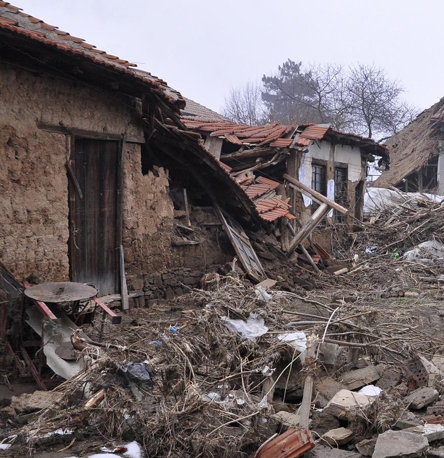 Бутат опасните сгради в село Бисер 