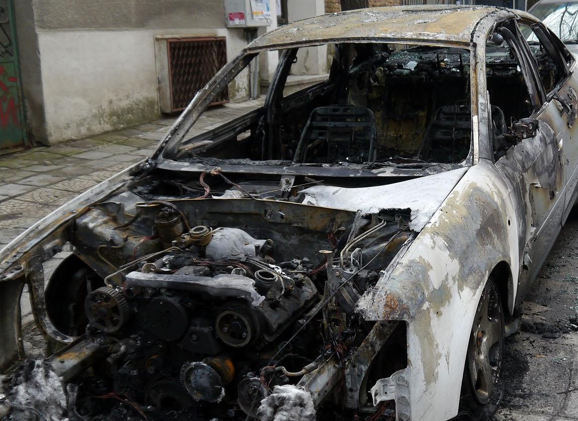 Пет коли пламнаха в Бургас