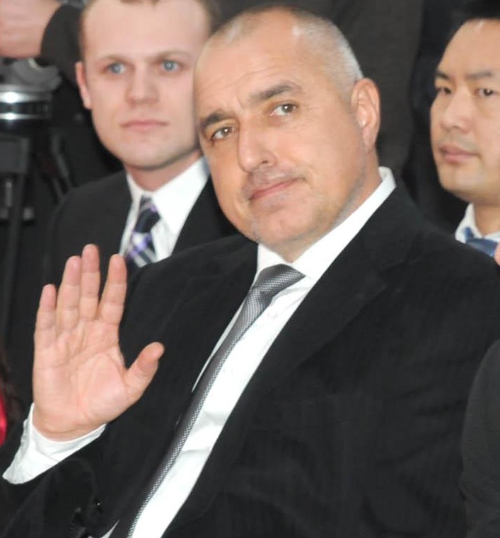 Борисов призова Доган да върне хонорара си при бонусите