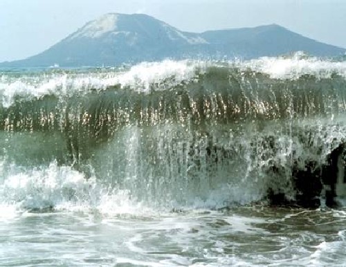 Мини цунами удари Япония, не причини разрушения