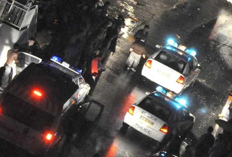 Лют екшън в София - мутри с мерцедес налитат на полицаи 