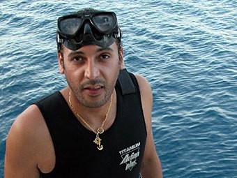 Четвъртият син на Кадафи поръчал круизен кораб с басейн за акули