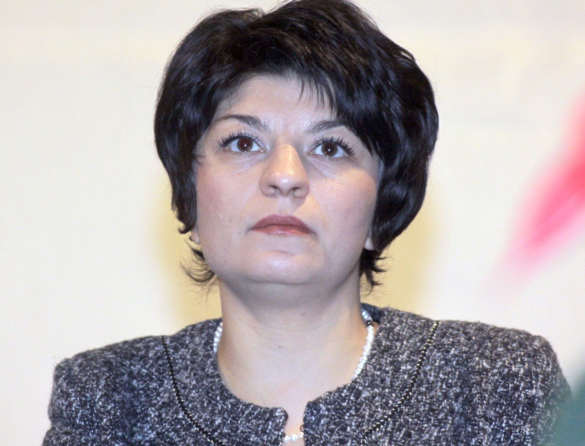 Десислава Атанасова е новият здравен министър