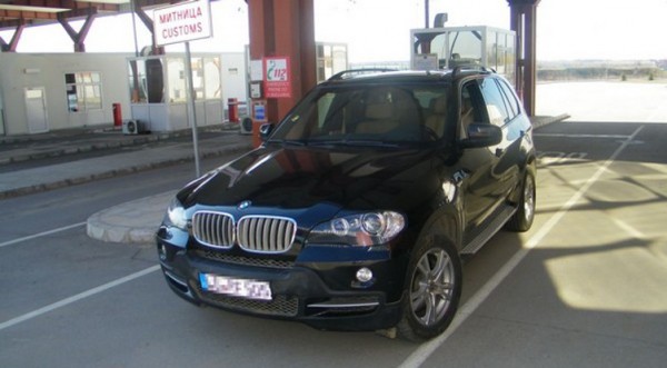 На Лесово спипаха крадено BMW X5
