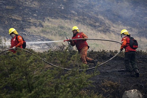 Голям пожар пълзи към резервата Сребърна