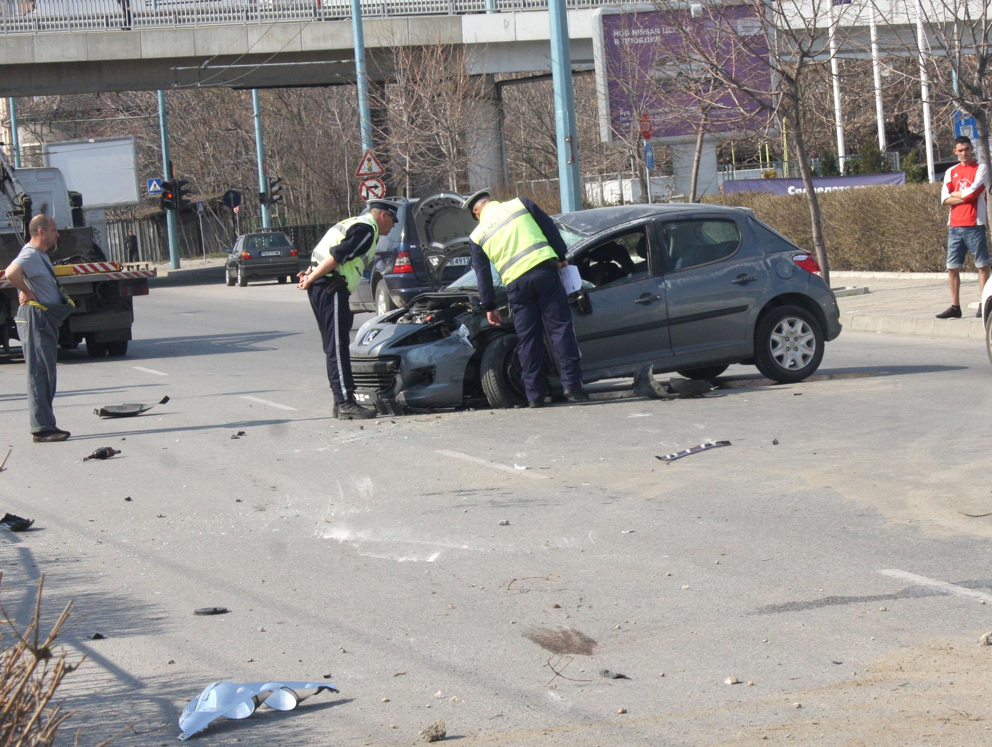 Старец преобърна колата си в Пловдив