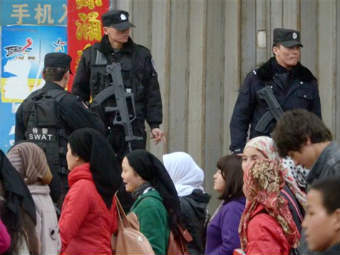 В Китай осъдиха на смърт уйгур за масово клане на пазар