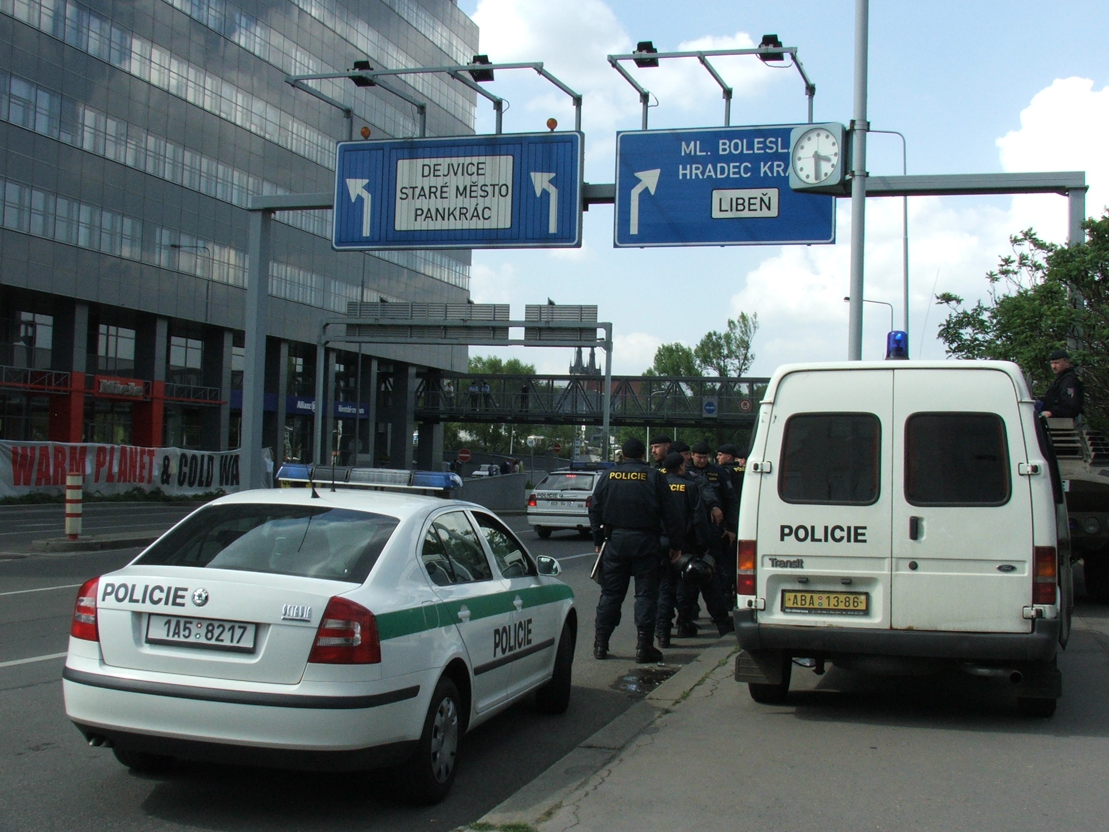 Чехия съди двама българи за тероризъм