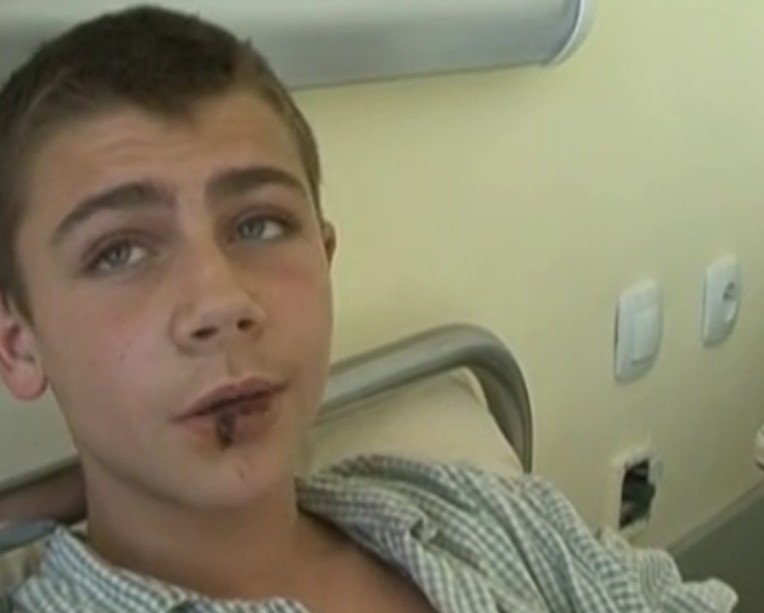 12-годишно дете пребито заради бутилка вода