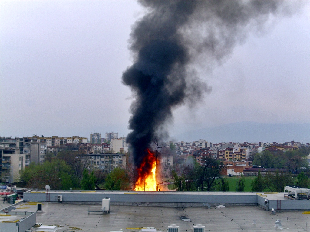 Пожар лумна на стадион в Пловдив