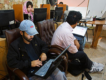 Иран опроверга изключването от интернет-мрежата