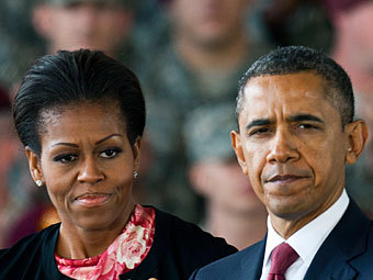 Доходите на семейство Обама намалели двойно за година