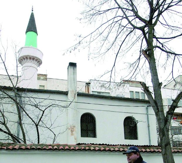 Младеж открадна тонколоната на джамията във Варна