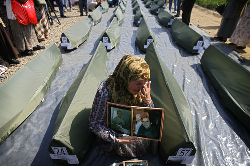Босна погреба 26 мюсюлмани убити във войната 1992-95 г.