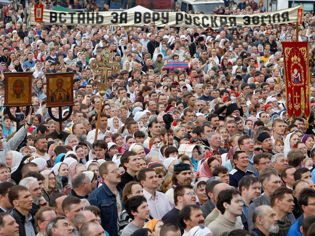 Руската църква изведе десетки хиляди на протест 