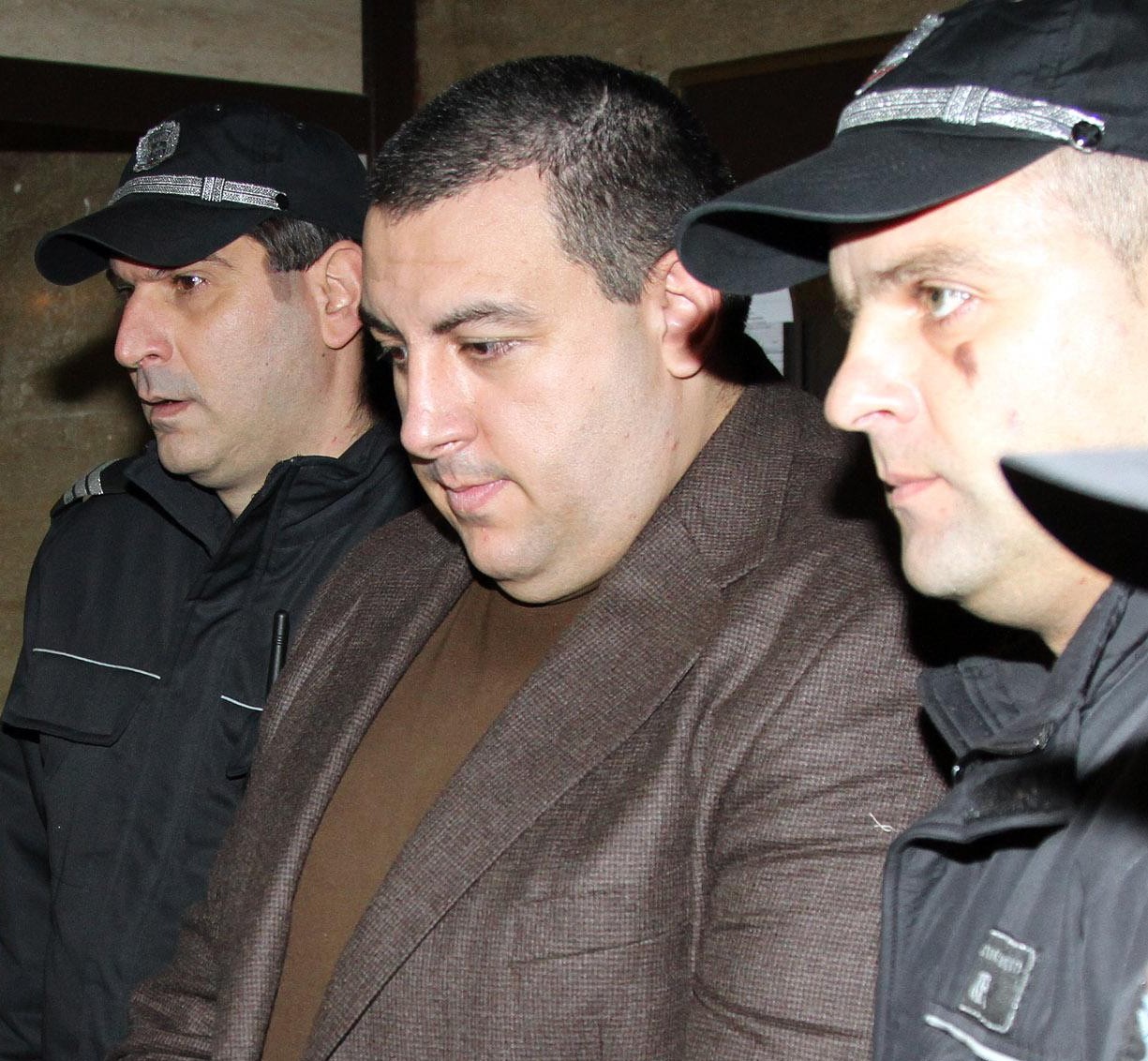 Петър Стоянов – Сумиста с маска на лицето в съда 