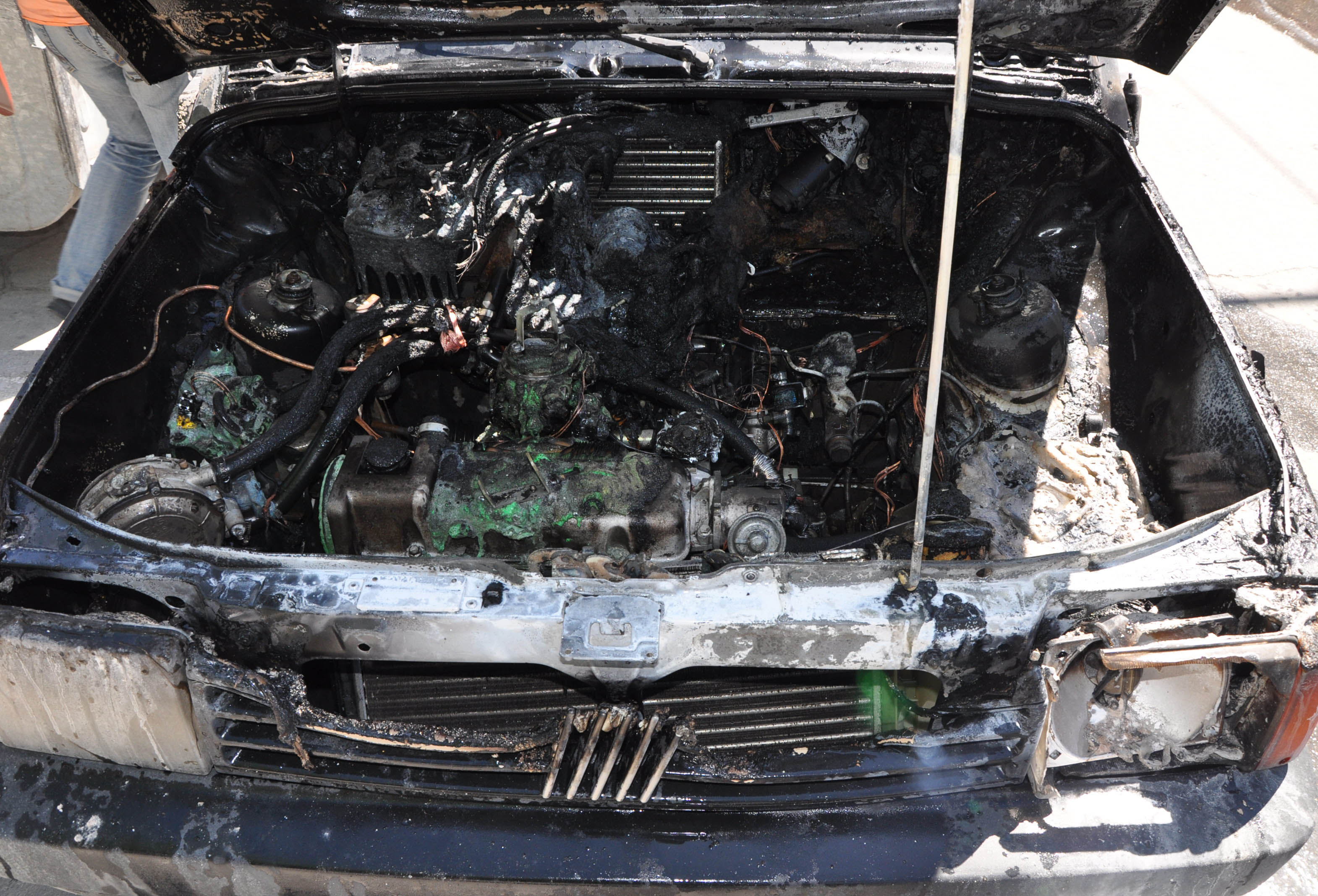Изгоря колата на застраховател на автомобили