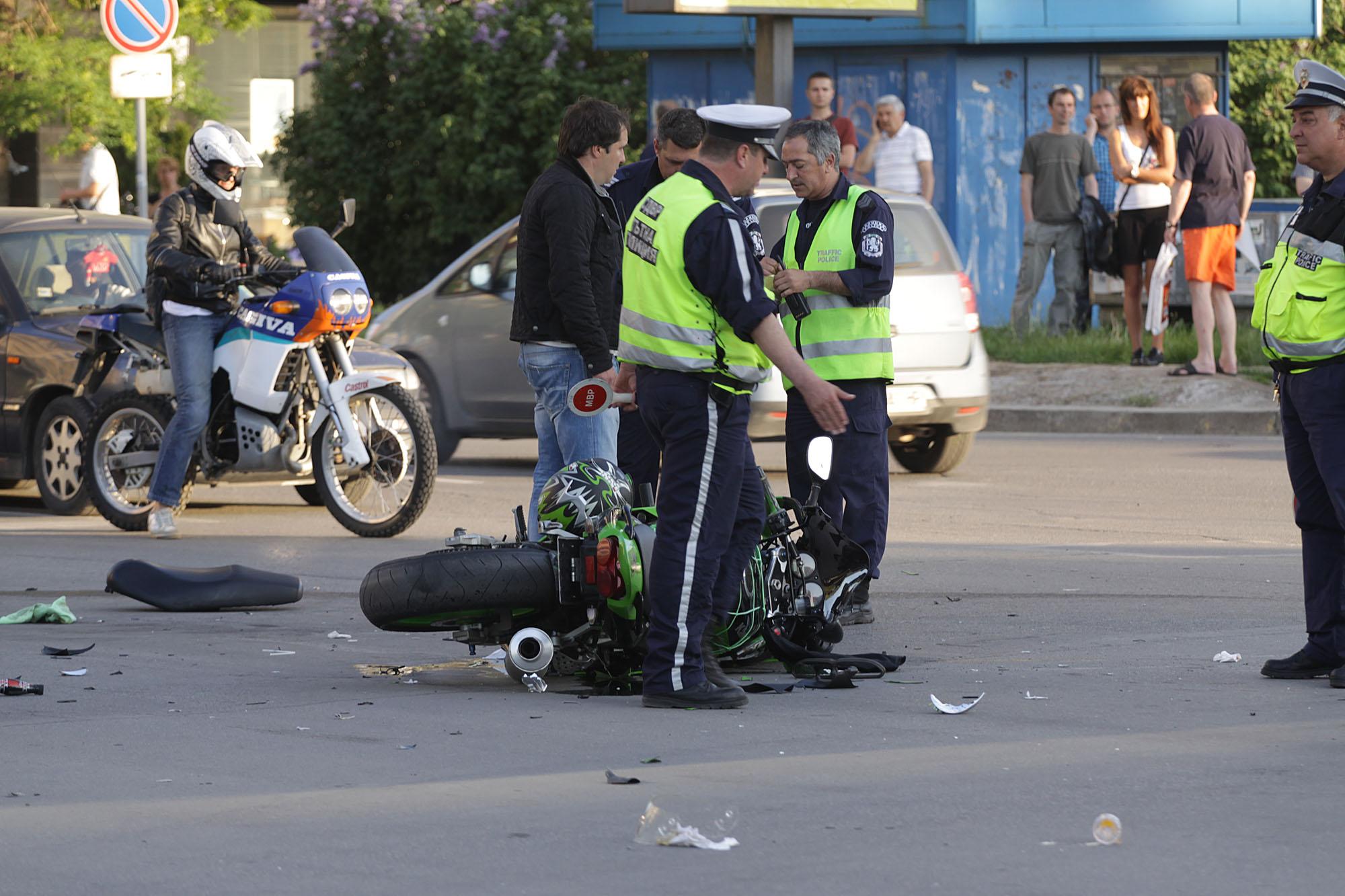Мотористи се потрошиха в катастрофа на &quot;България&quot;(снимки)