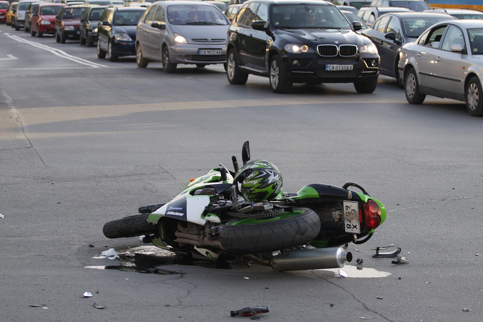 Мотористи се потрошиха в катастрофа на &quot;България&quot;(снимки)