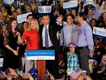 Кандидатът за президент Мит Ромни за 18-и път стана дядо