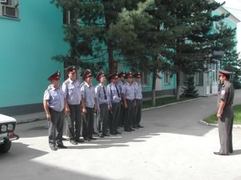В Казахстан полицаи разтървали със стрелба биещи се военни