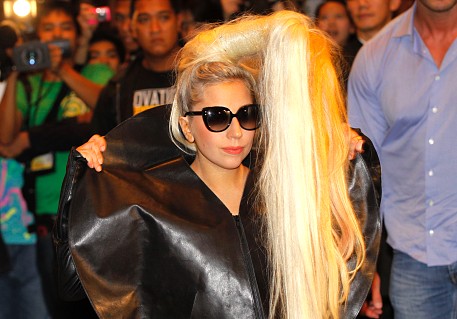 Посрещнаха «на нож» Лейди Гага във Филипините 