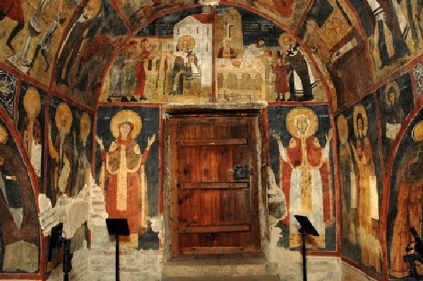 Знамение! Уникалните стенописи в Боянската църква непокътнати от труса