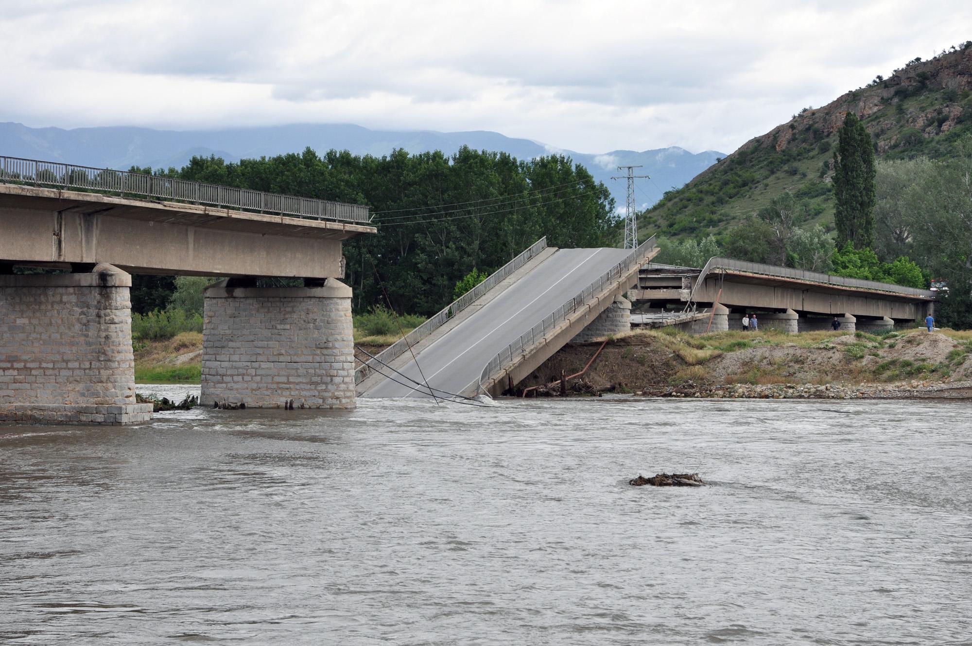Възстановяват моста при с. Рибник в най-кратки срокове