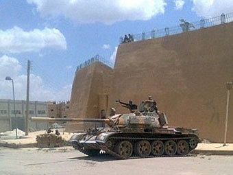 Във втория по големина сирийски град влязоха танкове