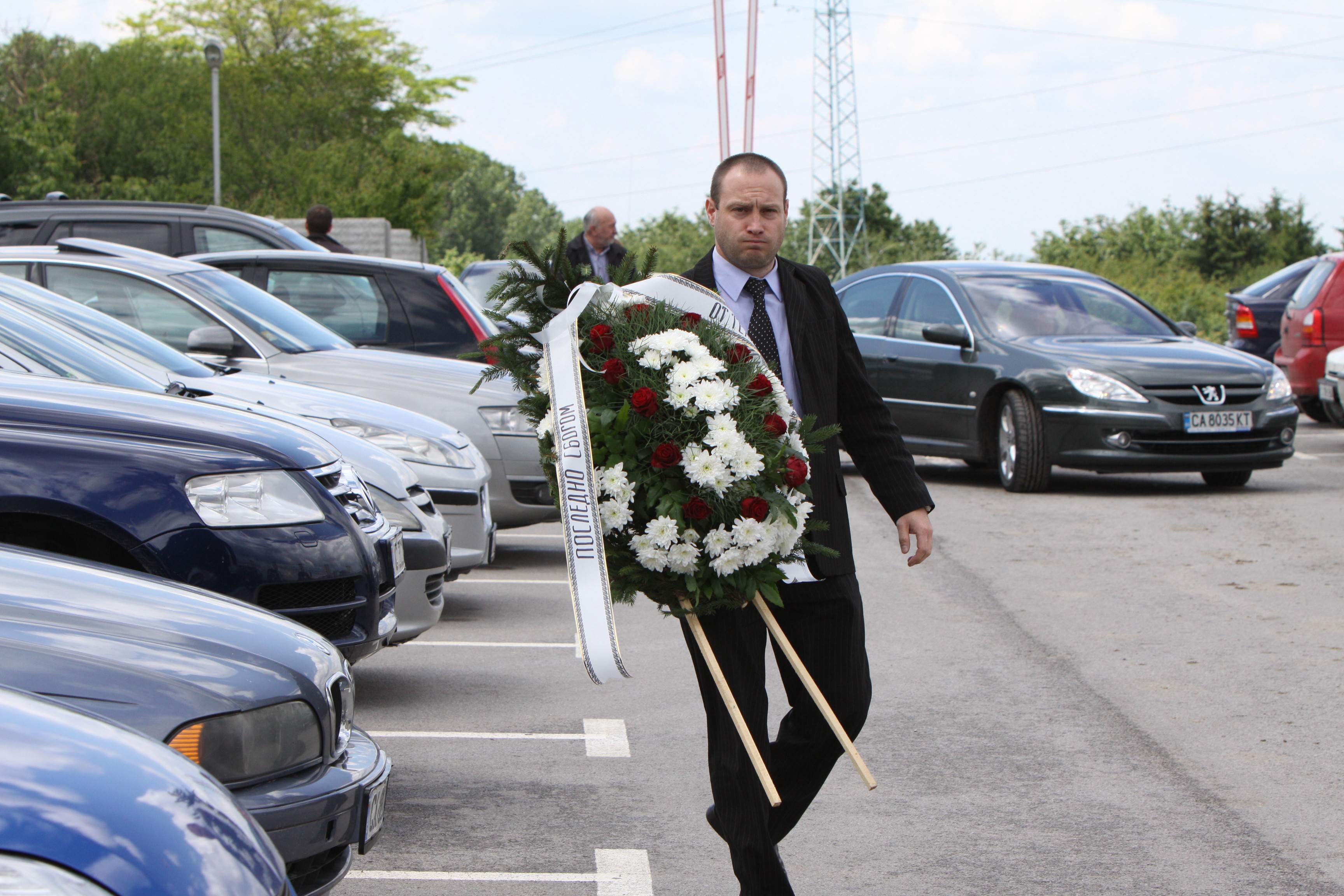 Погребаха бившия министър Церовски с протестантстки ритуал! (СНИМКИ)