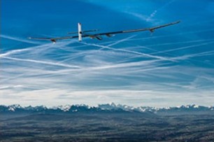 Самолет черпи енергия от слънцето и лети от Швейцария до Африка!