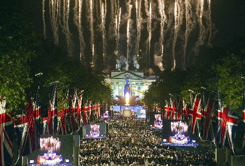“Диамантеният юбилей” на Елизабет II – най-невероятното шоу на Лондон (СНИМКИ/ВИДЕО) 
